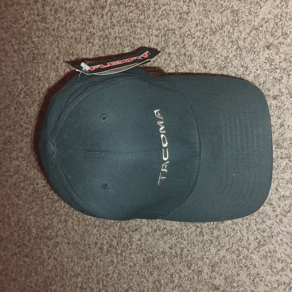 Toyota Tacoma Embroidered FlexFit Black Cap Hat L/XL NWT